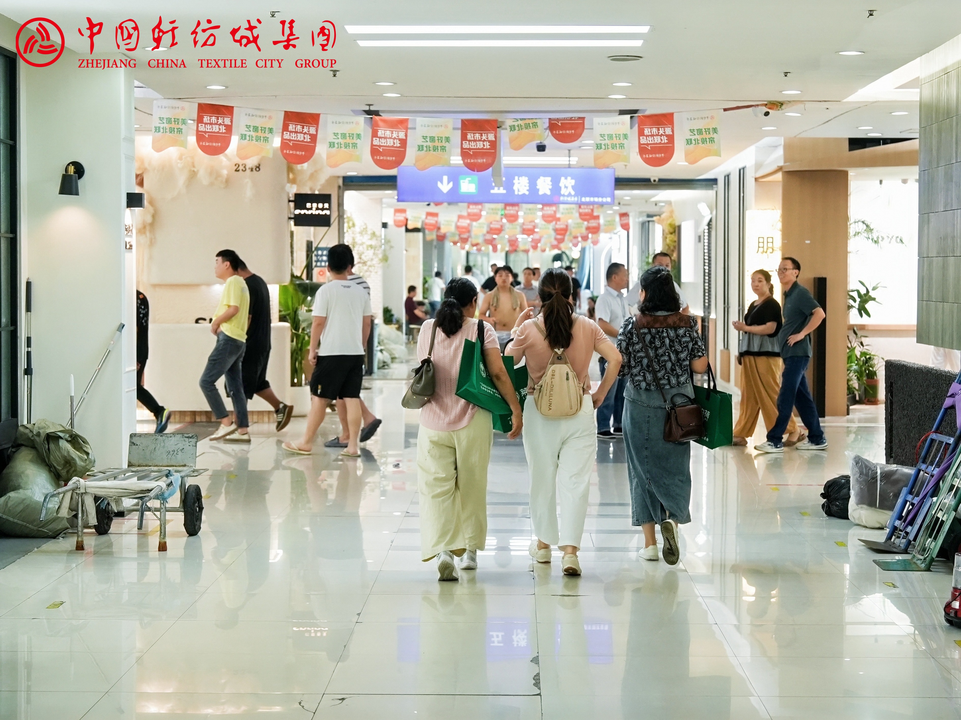 一块布如何“织”出全屋新美学？柯桥这场源头大展会藏着破局密码