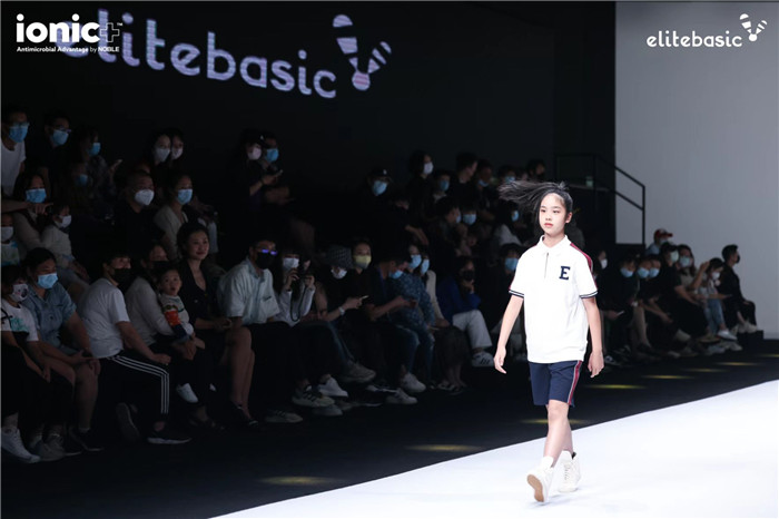 携手校服品牌elitebasic，Ionic+天然抗菌织物品牌亮相上海时装周