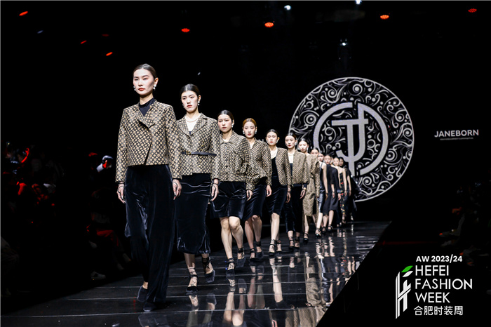 尽显都市女性的知性魅力和人格魅力——简本高级定制·涅梁Nirvana时装秀